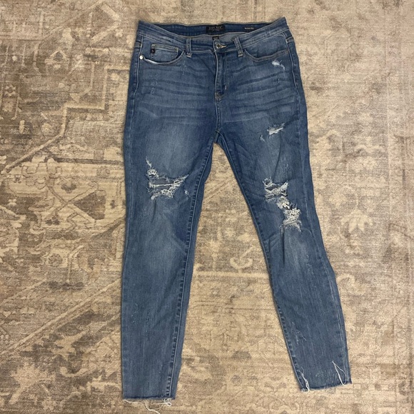 Judy Blue distressed jeans - Picture 1 of 4